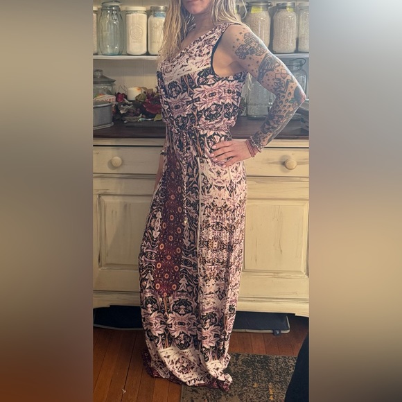 Ivanka Trump Dresses & Skirts - Ivanka Trump long, Bohemian, style flower, dress,  great condition soft material